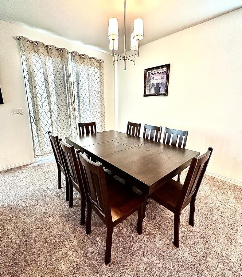 Spacious House, 5 Bedrooms, Sleeps 12, Near Las Vegas Strip And Airport Exterior photo