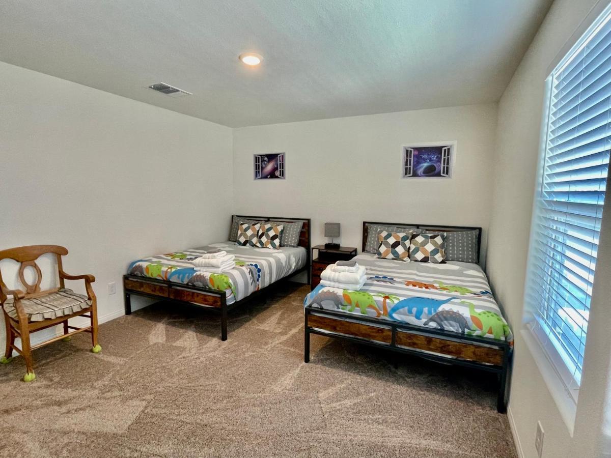 Spacious House, 5 Bedrooms, Sleeps 12, Near Las Vegas Strip And Airport Exterior photo