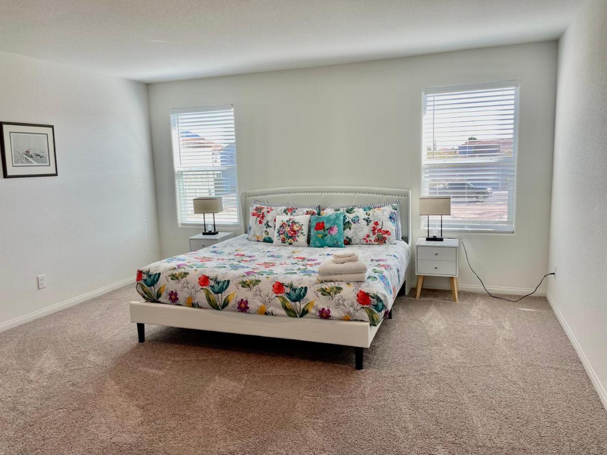 Spacious House, 5 Bedrooms, Sleeps 12, Near Las Vegas Strip And Airport Exterior photo