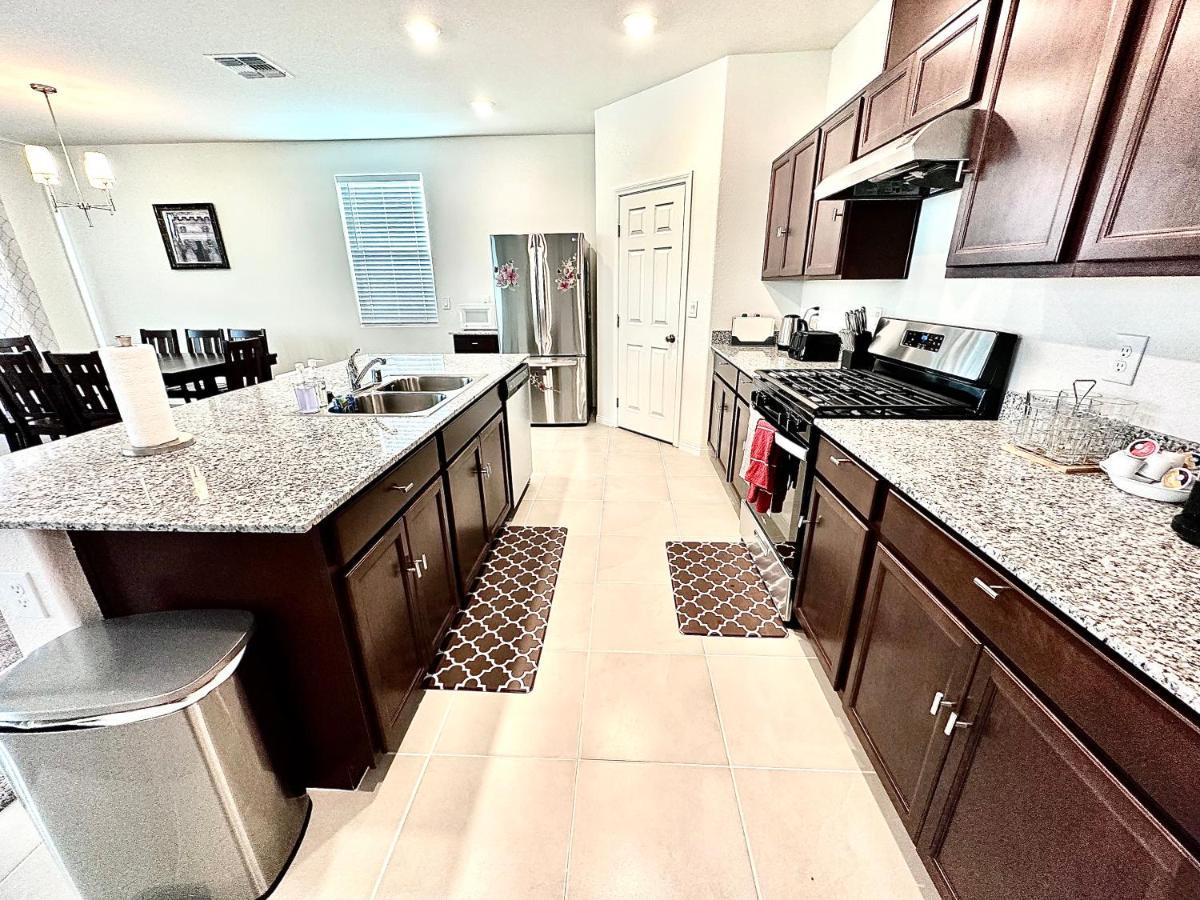 Spacious House, 5 Bedrooms, Sleeps 12, Near Las Vegas Strip And Airport Exterior photo