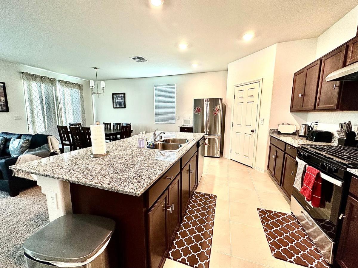 Spacious House, 5 Bedrooms, Sleeps 12, Near Las Vegas Strip And Airport Exterior photo